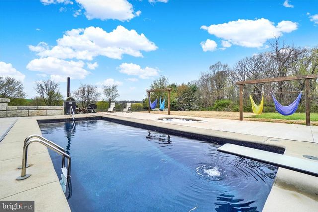 1685 BAHNS MILL RD, Windsor, PA 17366