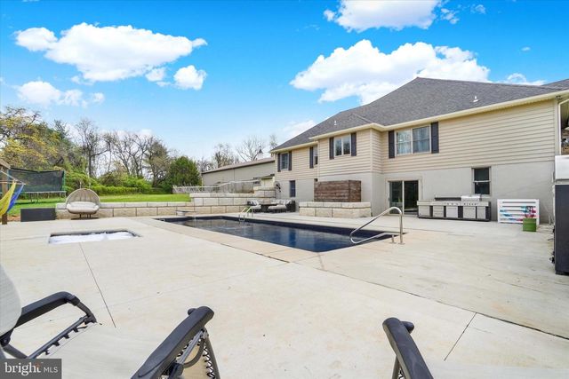 1685 BAHNS MILL RD, Windsor, PA 17366