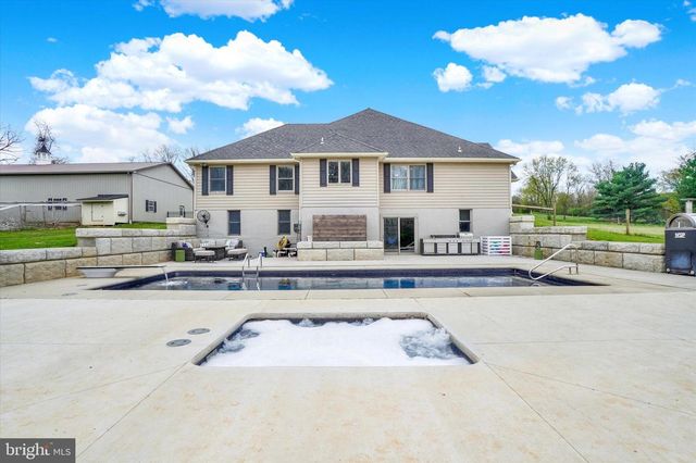 1685 BAHNS MILL RD, Windsor, PA 17366