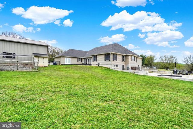 1685 BAHNS MILL RD, Windsor, PA 17366
