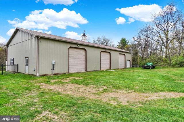 1685 BAHNS MILL RD, Windsor, PA 17366