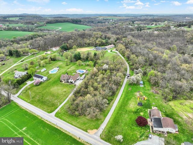 1685 BAHNS MILL RD, Windsor, PA 17366