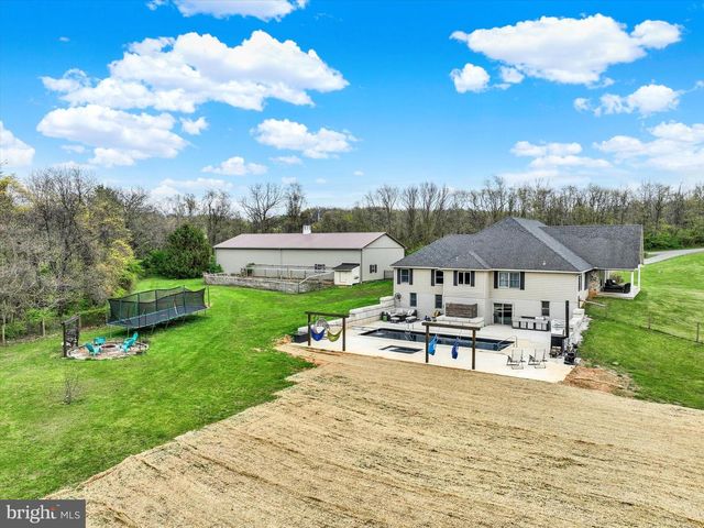 1685 BAHNS MILL RD, Windsor, PA 17366