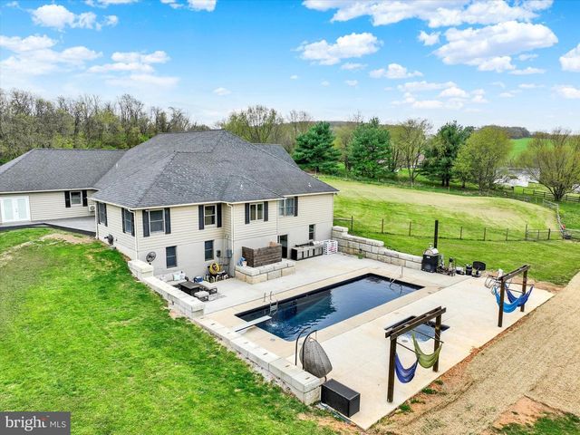 1685 BAHNS MILL RD, Windsor, PA 17366