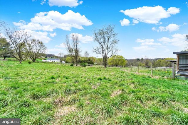 1685 BAHNS MILL RD, Windsor, PA 17366
