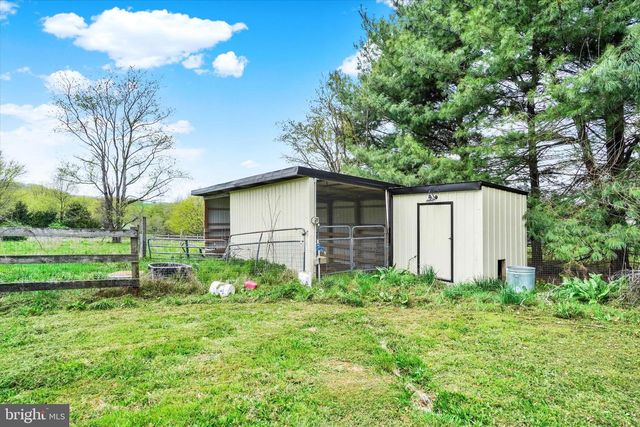 1685 BAHNS MILL RD, Windsor, PA 17366