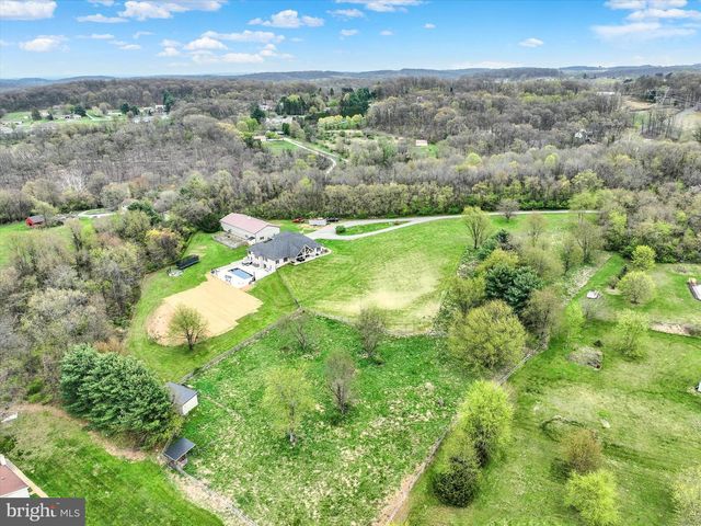 1685 BAHNS MILL RD, Windsor, PA 17366