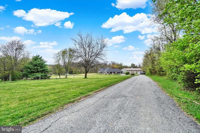 1685 BAHNS MILL RD, Windsor, PA 17366