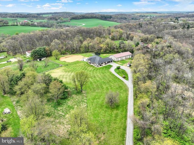 1685 BAHNS MILL RD, Windsor, PA 17366