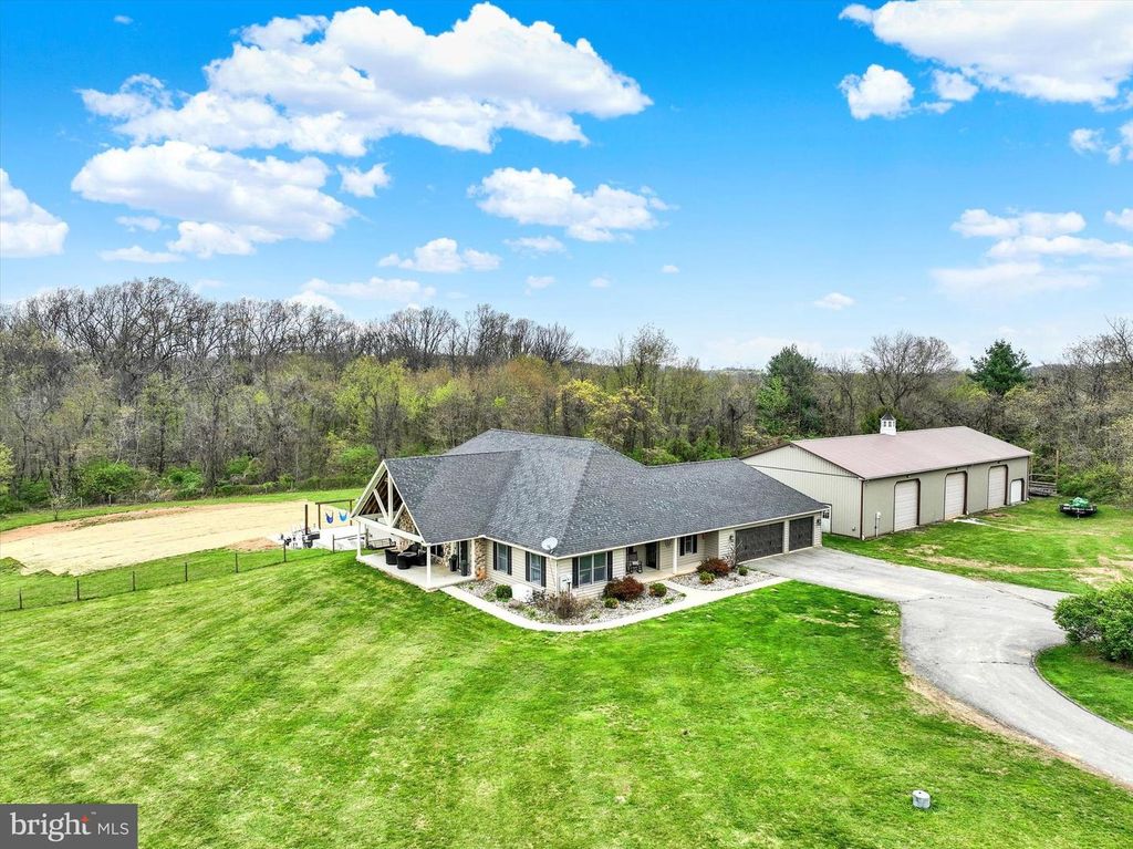 1685 BAHNS MILL RD, Windsor, PA 17366