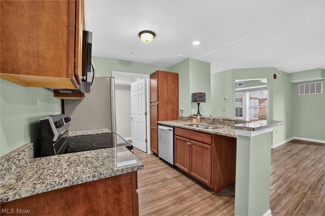 23002 Chandlers Lane 105, Olmsted Falls, OH 44138