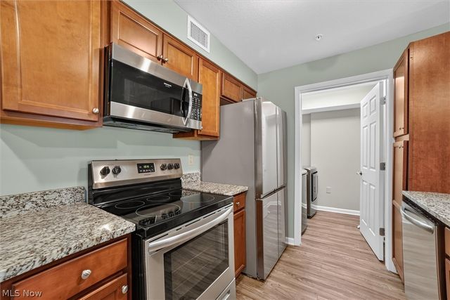 23002 Chandlers Lane 105, Olmsted Falls, OH 44138