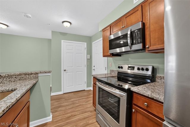 23002 Chandlers Lane 105, Olmsted Falls, OH 44138
