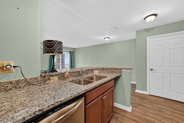 23002 Chandlers Lane 105, Olmsted Falls, OH 44138