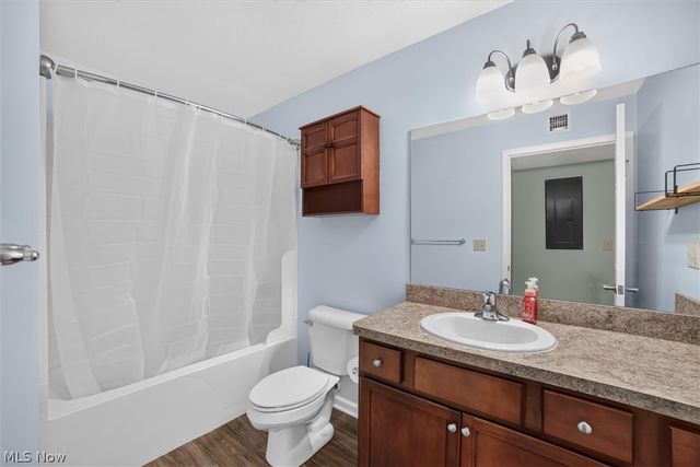 23002 Chandlers Lane 105, Olmsted Falls, OH 44138