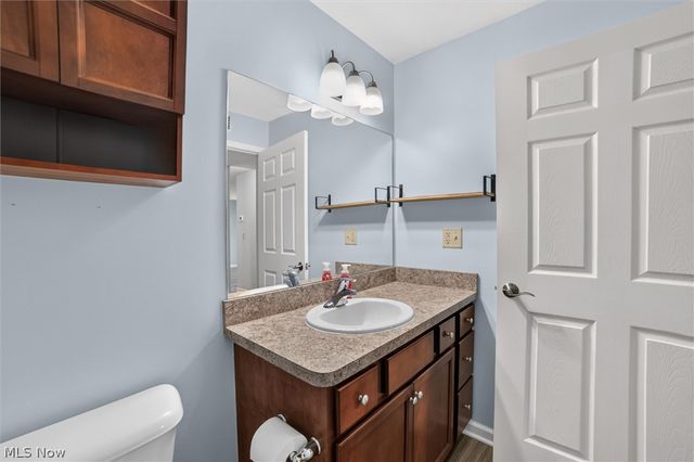 23002 Chandlers Lane 105, Olmsted Falls, OH 44138
