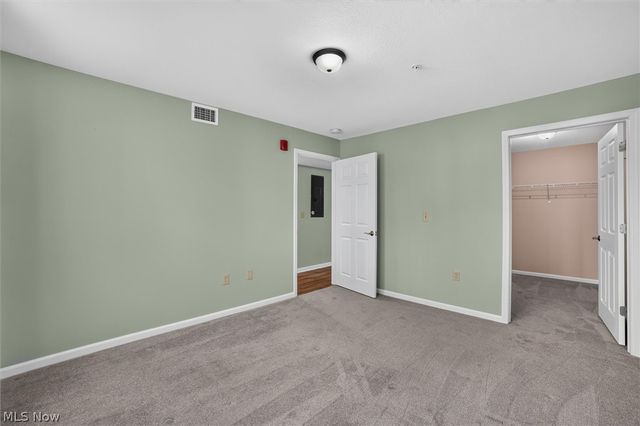 23002 Chandlers Lane 105, Olmsted Falls, OH 44138