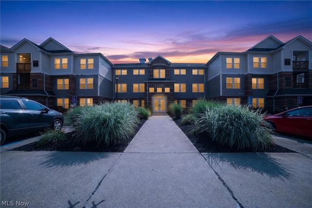 23002 Chandlers Lane 105, Olmsted Falls, OH 44138