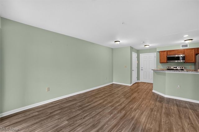 23002 Chandlers Lane 105, Olmsted Falls, OH 44138