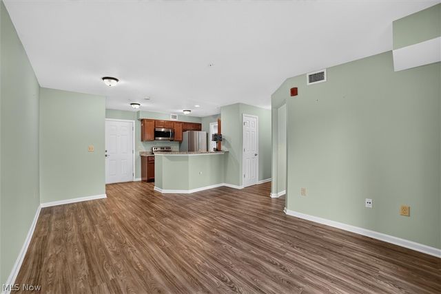 23002 Chandlers Lane 105, Olmsted Falls, OH 44138