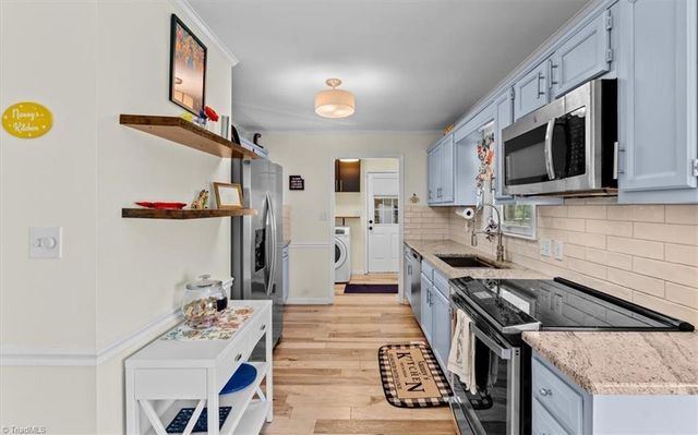 109 Stafford Oak Drive, Jamestown, NC 27282