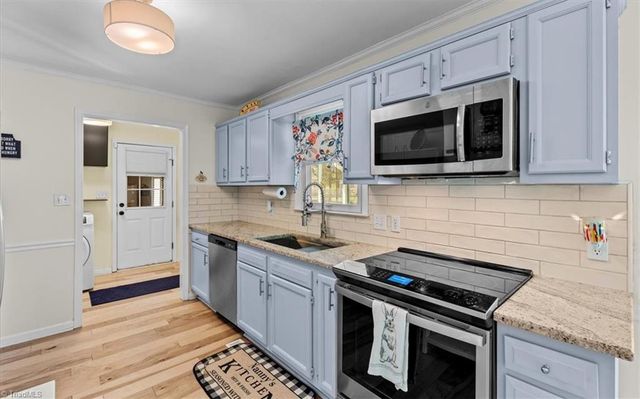 109 Stafford Oak Drive, Jamestown, NC 27282