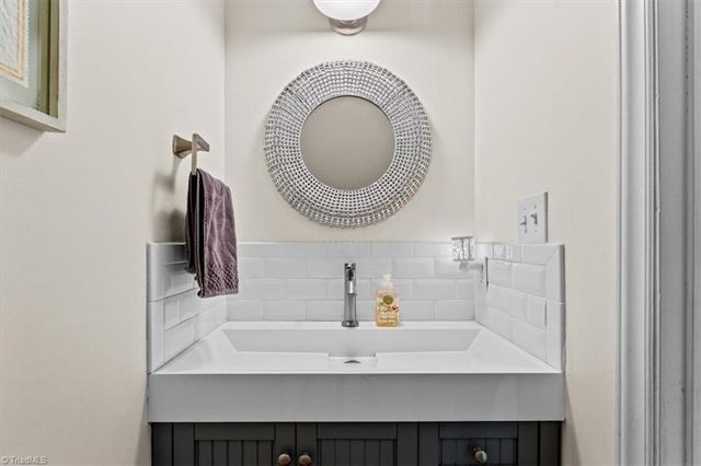 109 Stafford Oak Drive, Jamestown, NC 27282