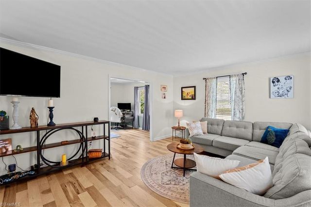 109 Stafford Oak Drive, Jamestown, NC 27282