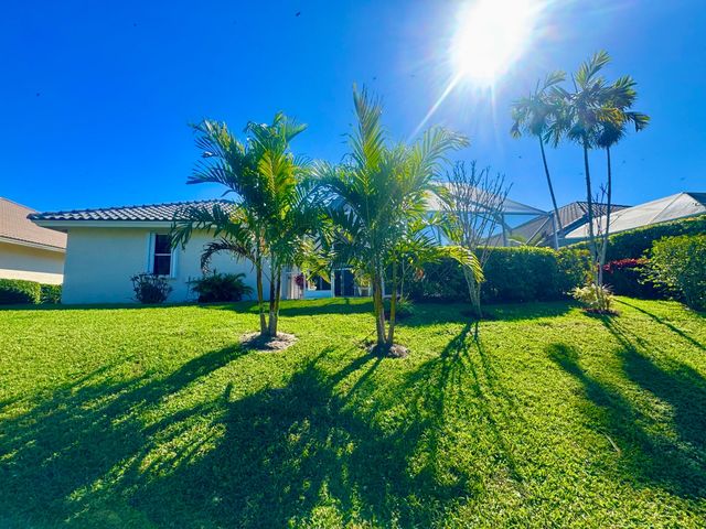 7686 La Corniche Circle, Boca Raton, FL 33433