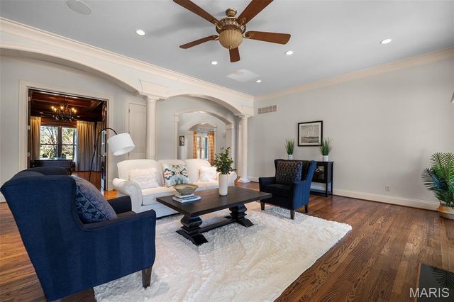 16 Outer Ladue Drive, Frontenac, MO 63131