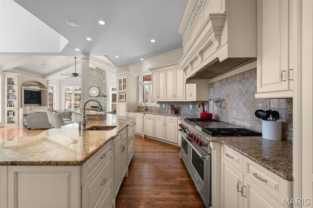 16 Outer Ladue Drive, Frontenac, MO 63131