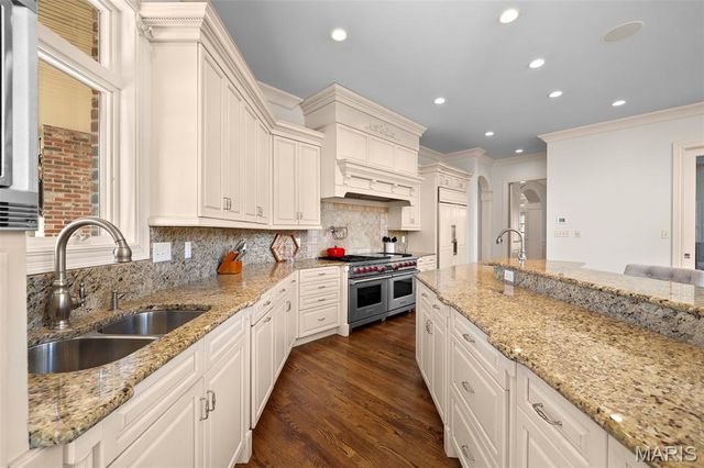 16 Outer Ladue Drive, Frontenac, MO 63131