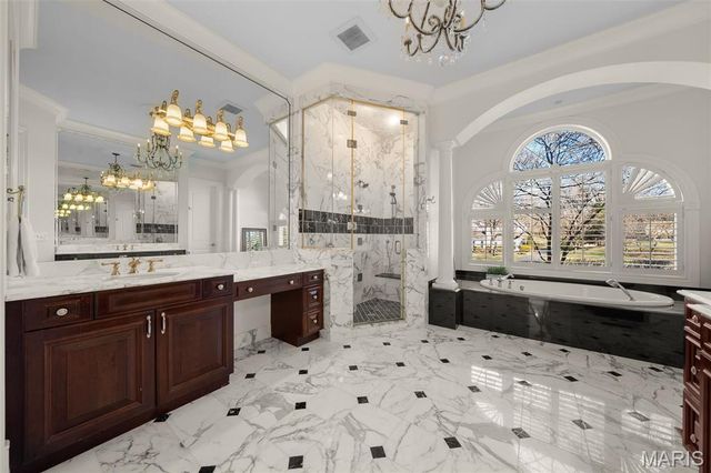 16 Outer Ladue Drive, Frontenac, MO 63131