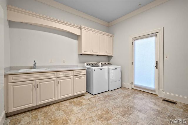 16 Outer Ladue Drive, Frontenac, MO 63131