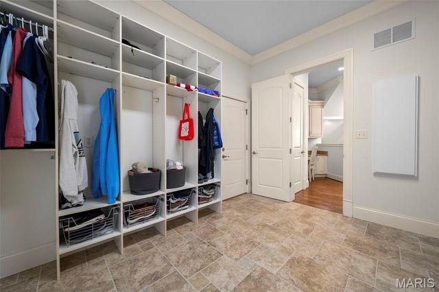 16 Outer Ladue Drive, Frontenac, MO 63131