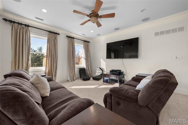 16 Outer Ladue Drive, Frontenac, MO 63131