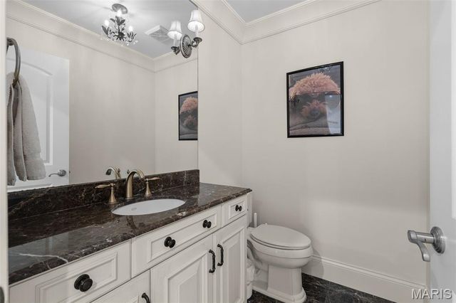 16 Outer Ladue Drive, Frontenac, MO 63131