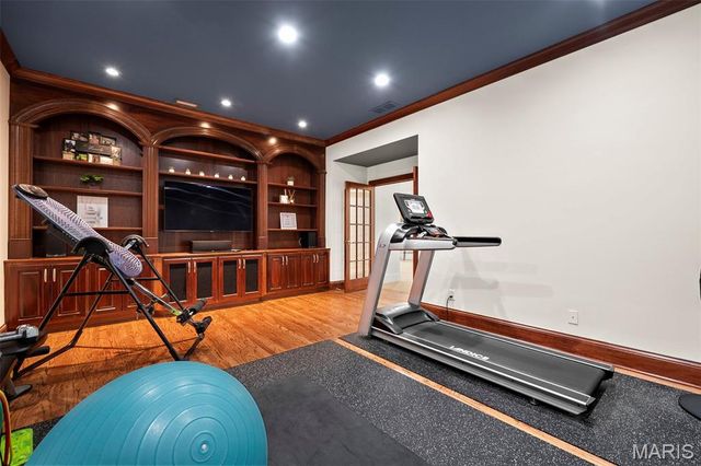 16 Outer Ladue Drive, Frontenac, MO 63131