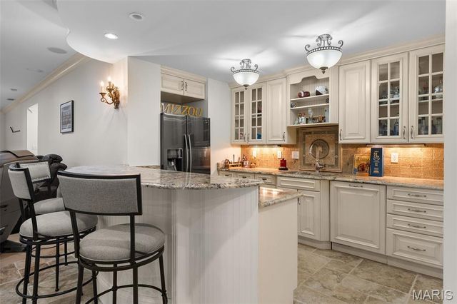 16 Outer Ladue Drive, Frontenac, MO 63131