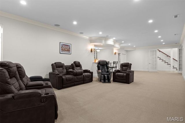 16 Outer Ladue Drive, Frontenac, MO 63131