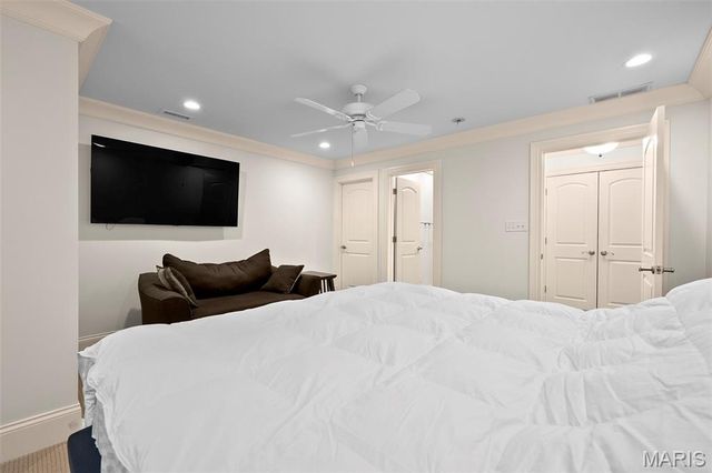 16 Outer Ladue Drive, Frontenac, MO 63131