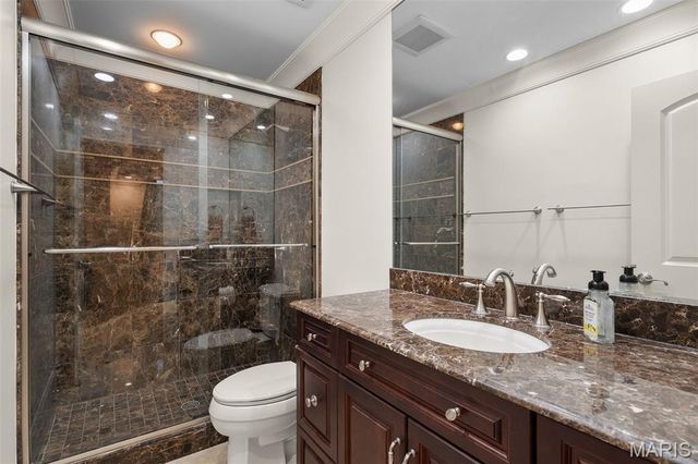 16 Outer Ladue Drive, Frontenac, MO 63131