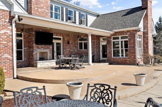 16 Outer Ladue Drive, Frontenac, MO 63131