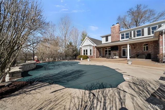 16 Outer Ladue Drive, Frontenac, MO 63131