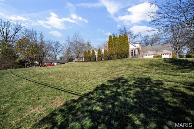 16 Outer Ladue Drive, Frontenac, MO 63131