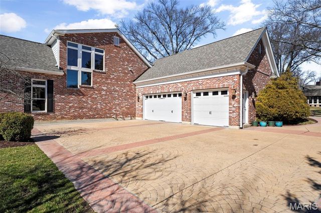 16 Outer Ladue Drive, Frontenac, MO 63131