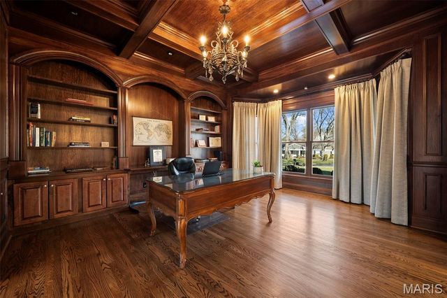 16 Outer Ladue Drive, Frontenac, MO 63131