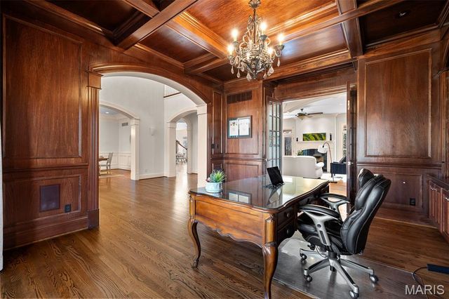 16 Outer Ladue Drive, Frontenac, MO 63131