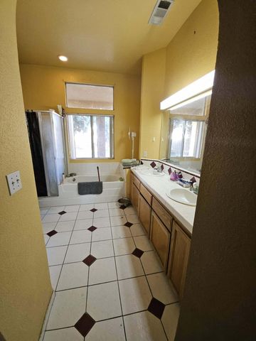 2530 W Porter Creek Avenue, Porterville, CA 93257