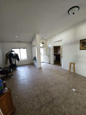 2530 W Porter Creek Avenue, Porterville, CA 93257